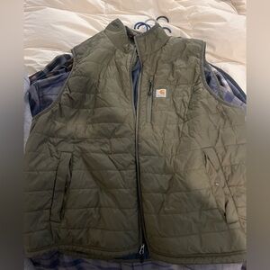 Like new Carhartt rain guard vest down alternative
